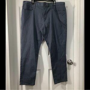 GAP Men's  gray Chinos slim travel jeans size 40 X30 . NWT.